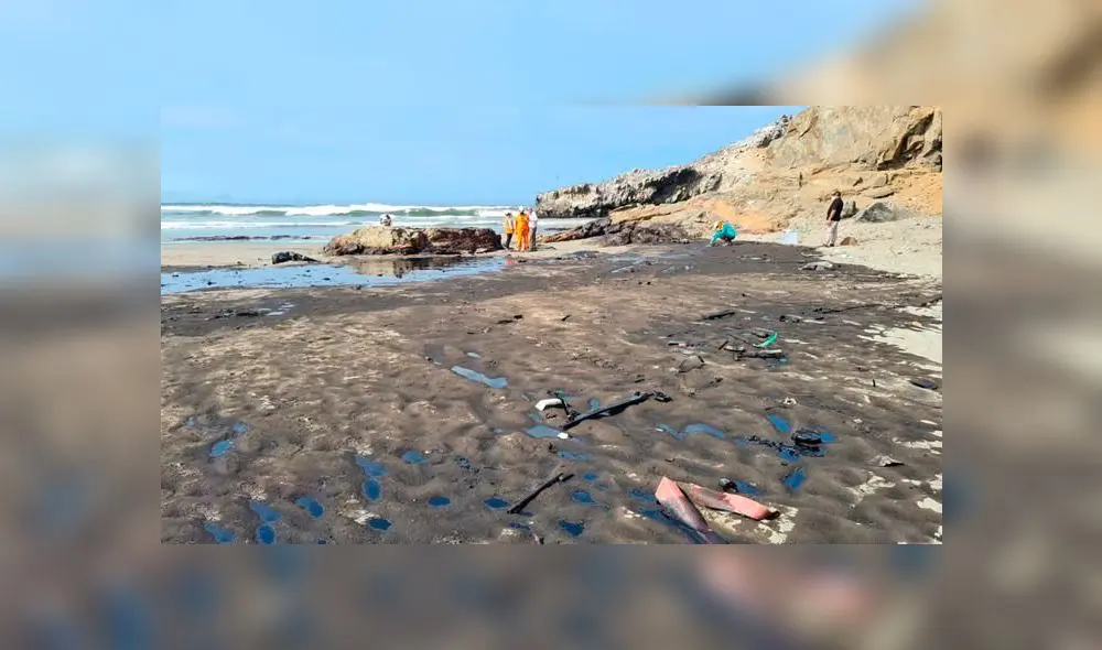 El derrame de petróleo ocurrió durante las operaciones de descarga del Buque Tanque Mare Doricum. Foto: OEFA