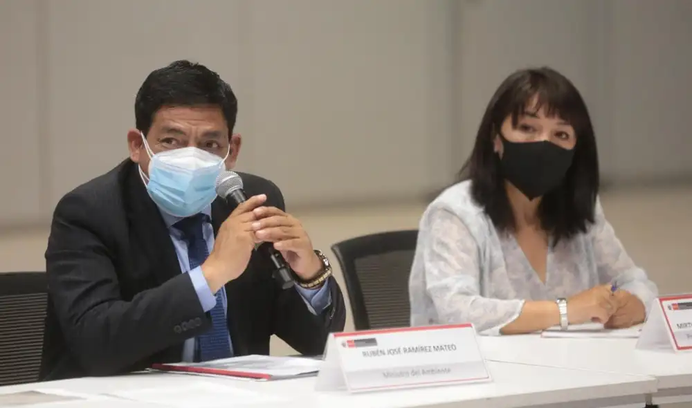 La primera ministra volvió a informar que se dispuso el inicio de un investigación contra la empresa causante del derramamiento del petróleo. Foto: PCM