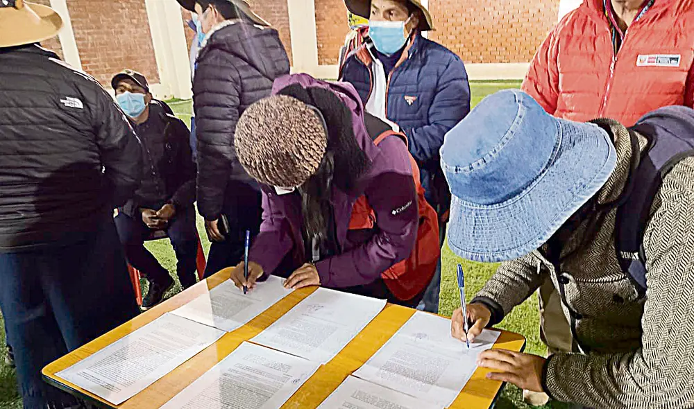 Acuerdo. MMG Las Bambas se comprometió a financiar a cada comunidad con S/ 100.000 para fines de inversión social mientras transite por el corredor. Foto: difusión Acuerdo. MMG Las Bambas se comprometió a financiar a cada comunidad con S/ 100.000 para fines de inversión social mientras transite por el corredor. Foto: difusión