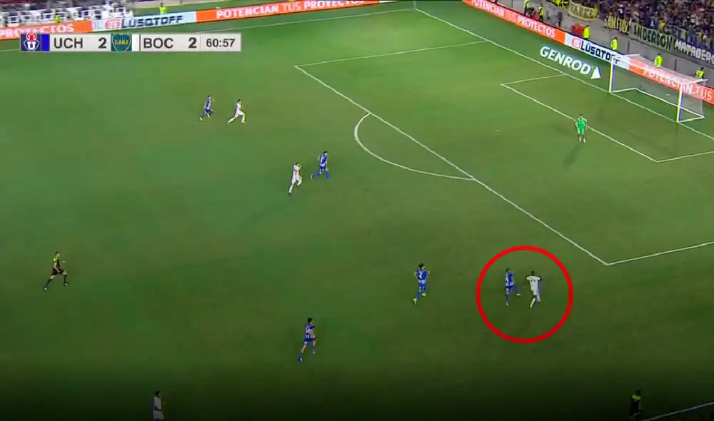 Advíncula casi mete gol con Boca. Foto: captura