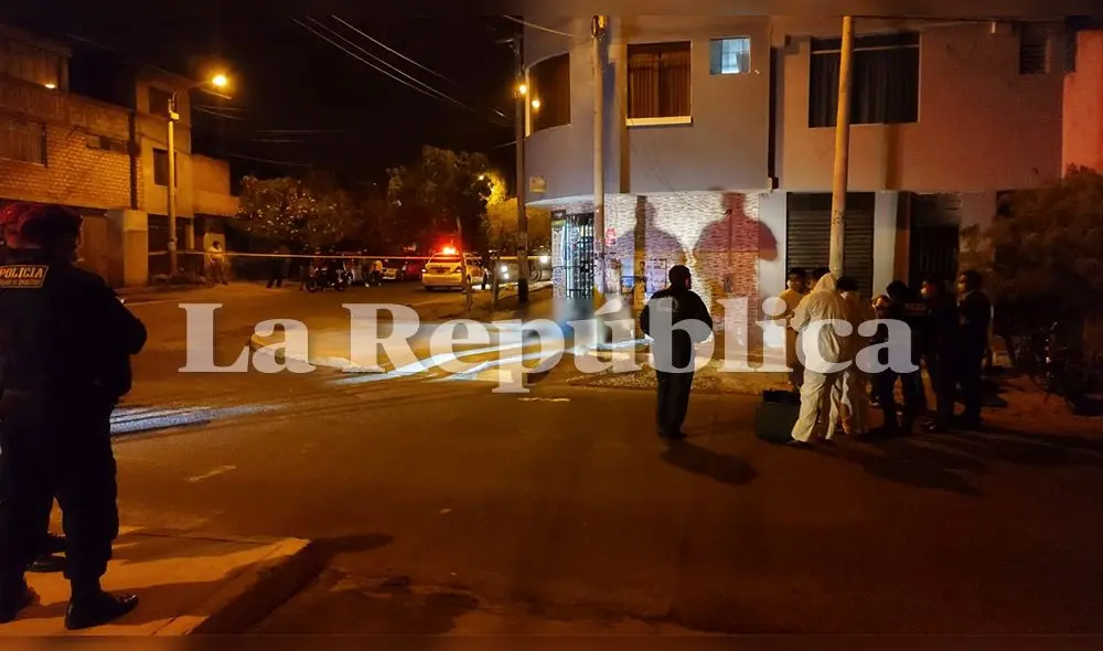 Peritos de criminalística y balística están en la zona buscando los proyectiles del arma de fuego. Las diligencias de ley continúan. Foto: Abad Ventura/La República
