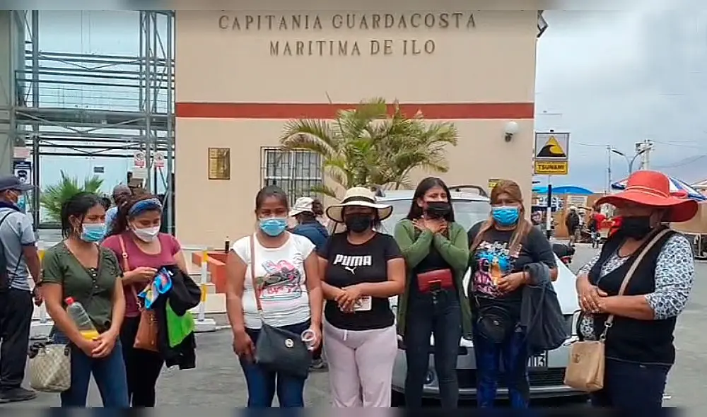 Según mencionaron los familiares, acudieron a la Capitanía de Puerto Ilo en busca de información y ayuda; no obstante, se les refirió que aún no hay noticias. Foto: Ilo Noticias