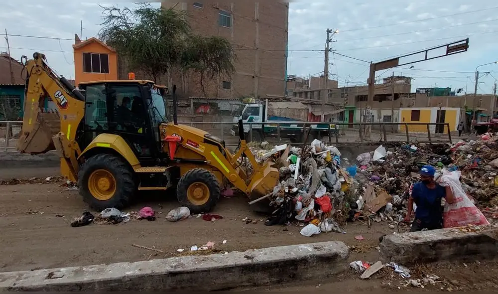 Basura prolifera en varios puntos de la avenida Chiclayo. Foto: MDJLO Basura prolifera en varios puntos de la avenida Chiclayo. Foto: MDJLO