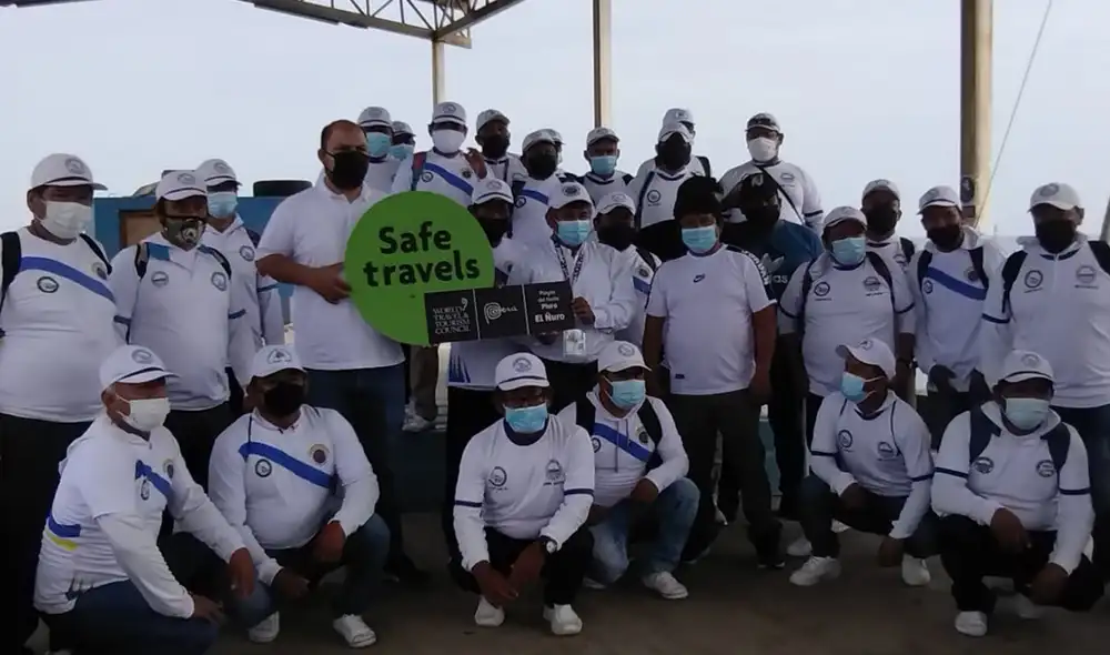 Las autoridades e invitados realizaron una visita guiada a la playa y avistaron el encanto de las tortugas. Foto: Gore Piura