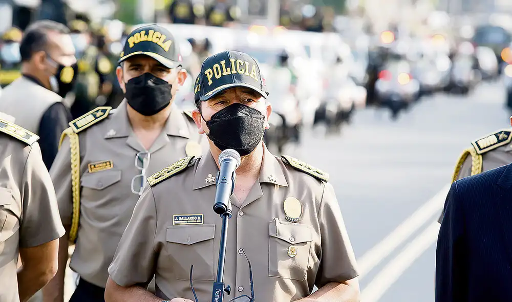 Incomunicación. El general Javier Gallardo y el ministro Guillén sostienen un desencuentro por los nuevos nombramientos en la estructura policial. Foto: Félix Contreras / La República