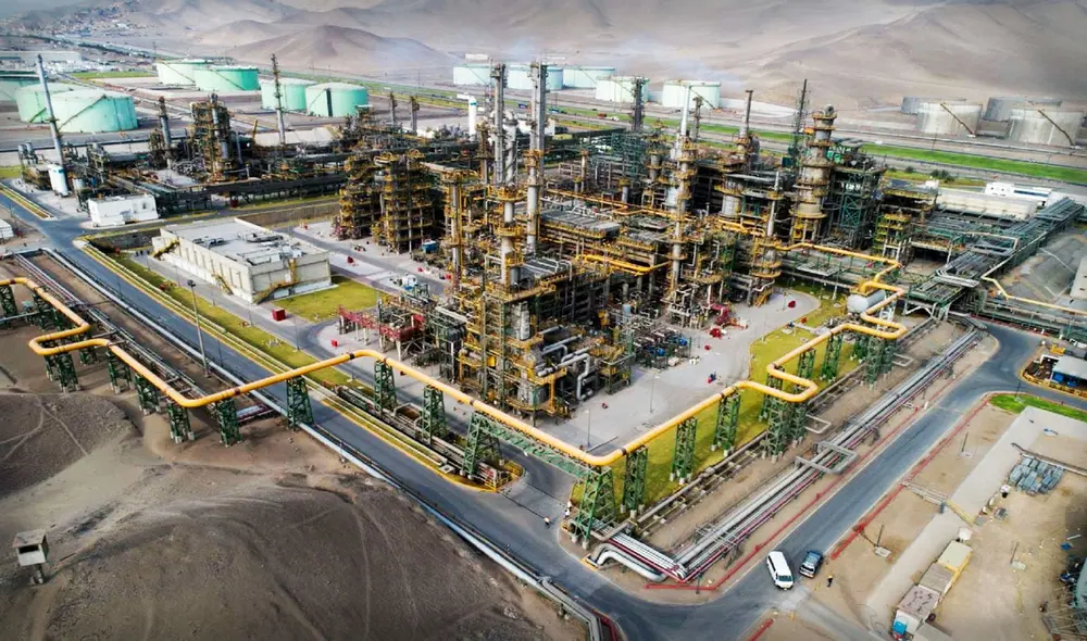 La Refinería la Pampilla fue instalada en 1967 en Ventanilla. Casi 30 años después, Repsol la compró por 180,5 millones de dólares. Foto: Andina