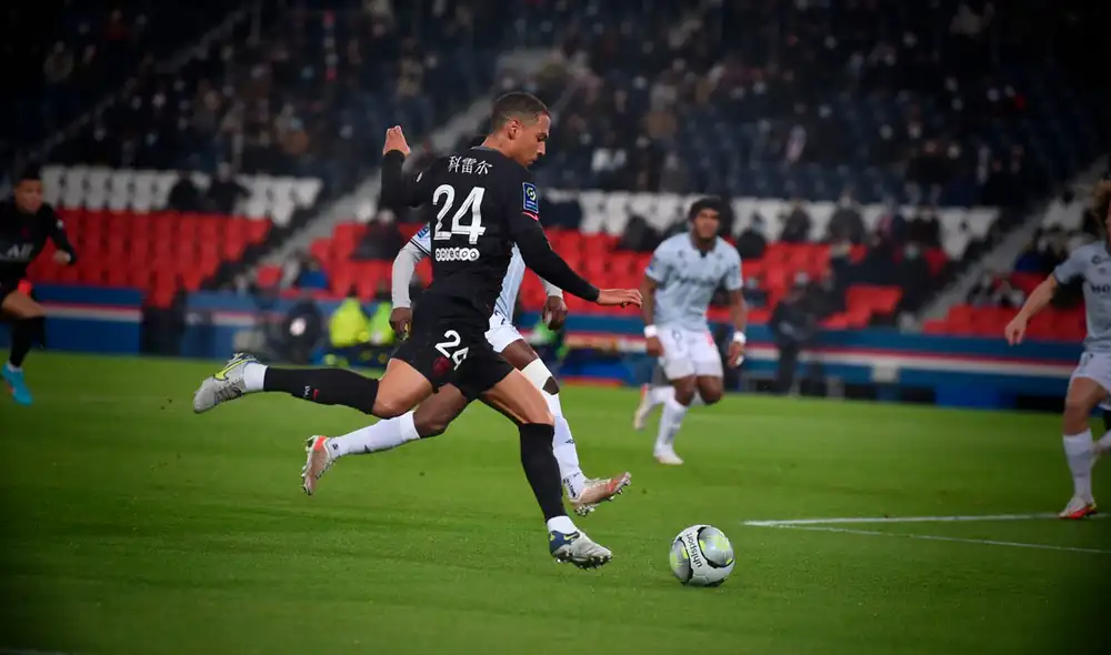 PSG se fue al descanso con el marcador 1-0 contra Reims. Foto: PSG