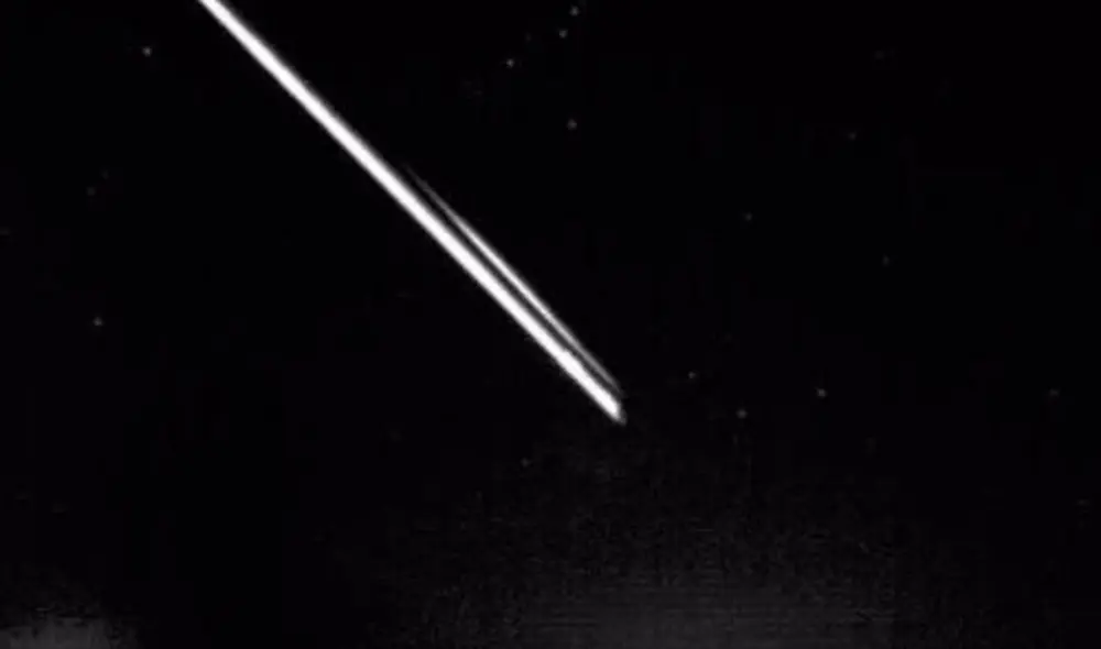 Imagen del satélite Starlink desintegrándose sobre la península ibérica. Foto: meteoroides.net Imagen del satélite Starlink desintegrándose sobre la península ibérica. Foto: meteoroides.net