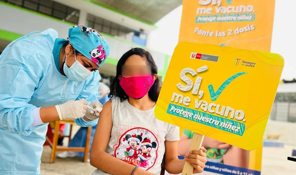 Padres de familia acudieron desde temprano a vacunar a sus menores hijos. Foto: Minsa Padres de familia acudieron desde temprano a vacunar a sus menores hijos. Foto: Minsa