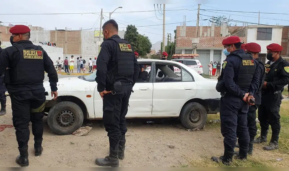 Policías llegaron a Villa El Contador y rescataron a maleante. Foto: cortesía Policías llegaron a Villa El Contador y rescataron a maleante. Foto: cortesía