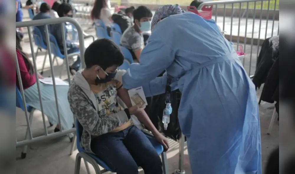 Jornada de vacunación en el Campo de Marte. Foto: Gerardo Marin / La República Jornada de vacunación en el Campo de Marte. Foto: Gerardo Marin / La República