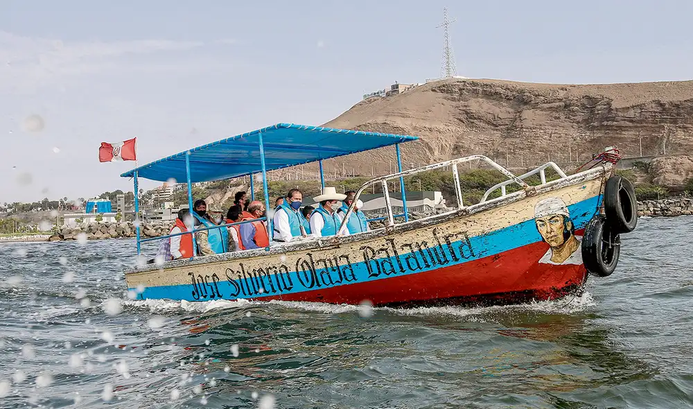 Apertura. El presidente Castillo y ministros inspeccionaron las faenas de pesca artesanal en Chorrillos. Allí dialogó con representantes de diversas caletas. Foto: Aldair Mejía/La república Apertura. El presidente Castillo y ministros inspeccionaron las faenas de pesca artesanal en Chorrillos. Allí dialogó con representantes de diversas caletas. Foto: Aldair Mejía/La república