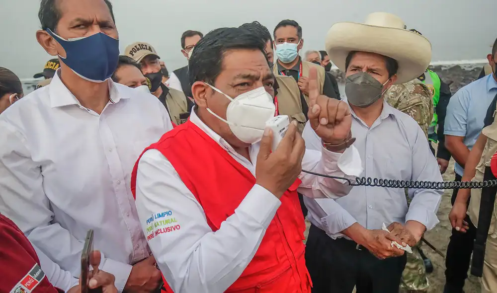 En visita a playa de Ancón el Presidente también solicitó que los vecinos se organicen para atender sus demandas. Foto: Presidencia