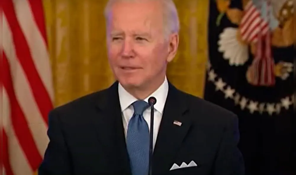 No está claro si el mandatario estadounidense se dio cuenta de que su micrófono seguía encendido, dado que hizo su comentario cuando los reporteros se iban de la Casa Blanca. Foto y video: captura / El Mundo