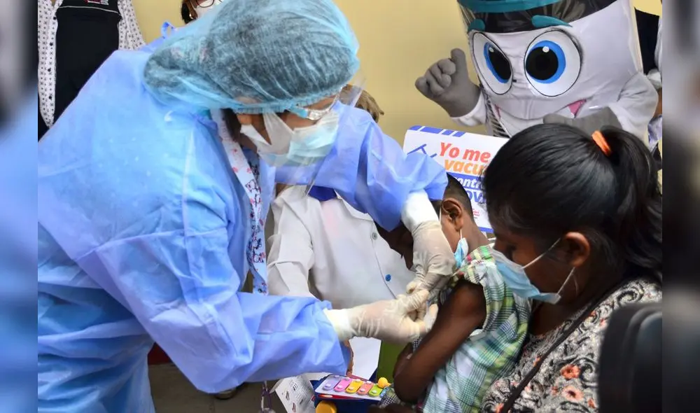 Primera vacuna se aplicó a un niño de 7 años. Foto: Diresa Tacna Primera vacuna se aplicó a un niño de 7 años. Foto: Diresa Tacna