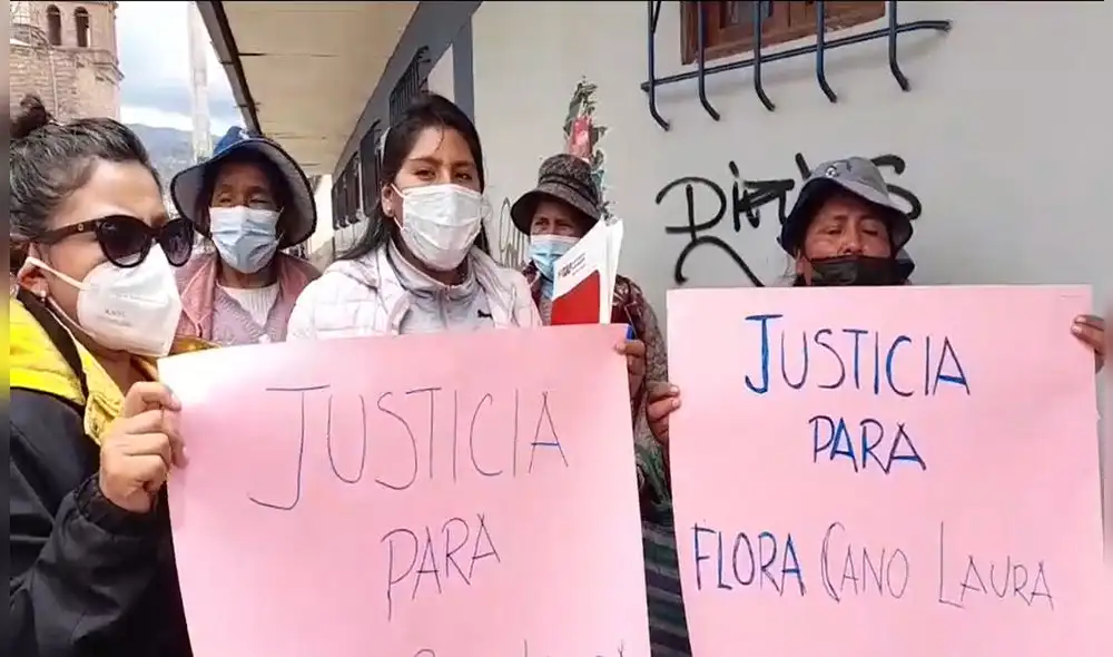 Parientes y amigos de Flora llegaron al Instituto de Medicina Legal. Foto: captura video La República Parientes y amigos de Flora llegaron al Instituto de Medicina Legal. Foto: captura video La República