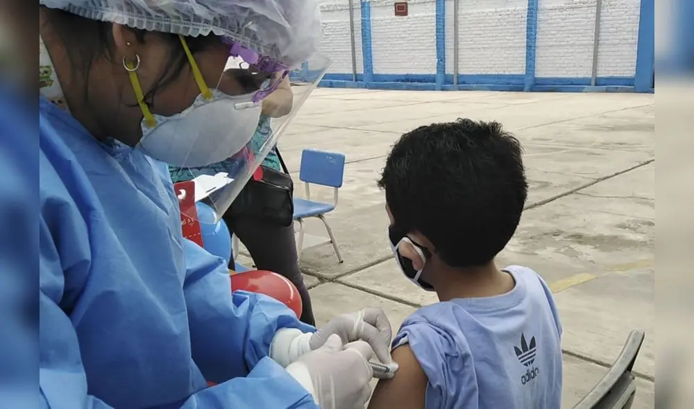 Menores de edad recibirán su primera dosis de Pfizer. Foto: Andina Menores de edad recibirán su primera dosis de Pfizer. Foto: Andina