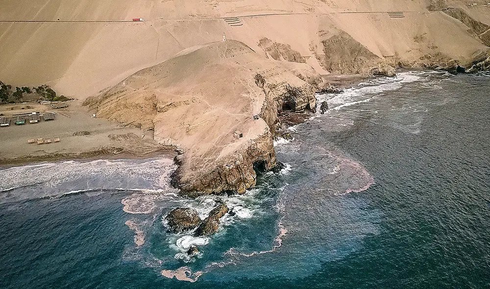Contaminación. La playa formada debajo de Pasamayo ha dejado de ser cautivante y bella. Foto: John Reyes/La República Contaminación. La playa formada debajo de Pasamayo ha dejado de ser cautivante y bella. Foto: John Reyes/La República