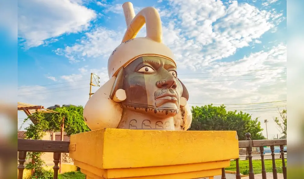 Ciudadanos han empezado a interesarse por los huacos Mochicas en gran escala instalados en La Libertad. Foto: Alexander Arroyo Ciudadanos han empezado a interesarse por los huacos Mochicas en gran escala instalados en La Libertad. Foto: Alexander Arroyo