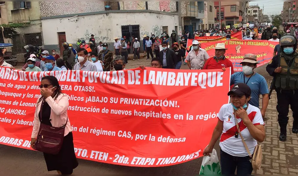Protesta inició luego de las 10 a. m. Foto: Rosa Quincho/URPI-LR Protesta inició luego de las 10 a. m. Foto: Rosa Quincho/URPI-LR