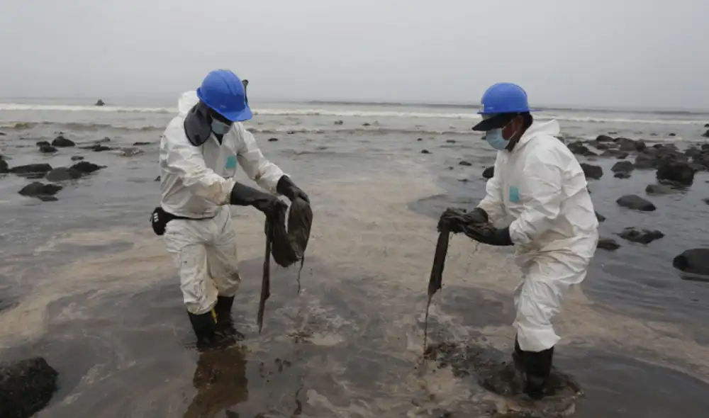 Municipalidad de Ventanilla se pronunció ante el segundo derrame de petróleo. Foto: EFE Municipalidad de Ventanilla se pronunció ante el segundo derrame de petróleo. Foto: EFE