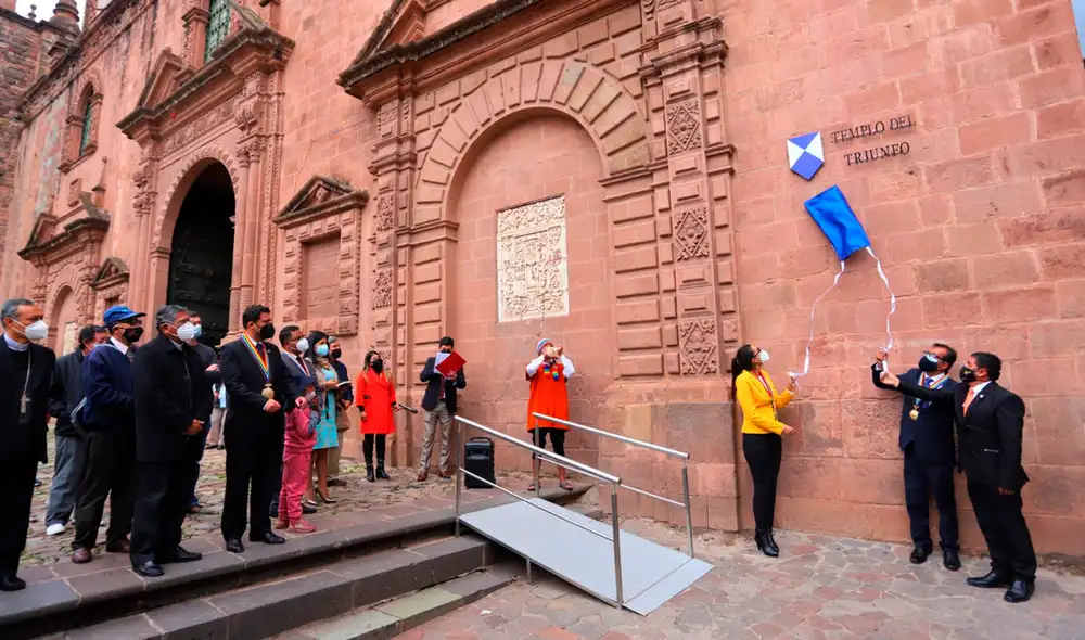 La ceremonia de entrega de los escudos azules se desarrolló el último martes. Foto: Municipalidad de Cusco La ceremonia de entrega de los escudos azules se desarrolló el último martes. Foto: Municipalidad de Cusco