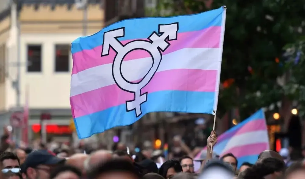 Las personas trans víctimas de violencia pueden llamar a la línea 100 del Gobierno del Perú. Foto: AFP Las personas trans víctimas de violencia pueden llamar a la línea 100 del Gobierno del Perú. Foto: AFP