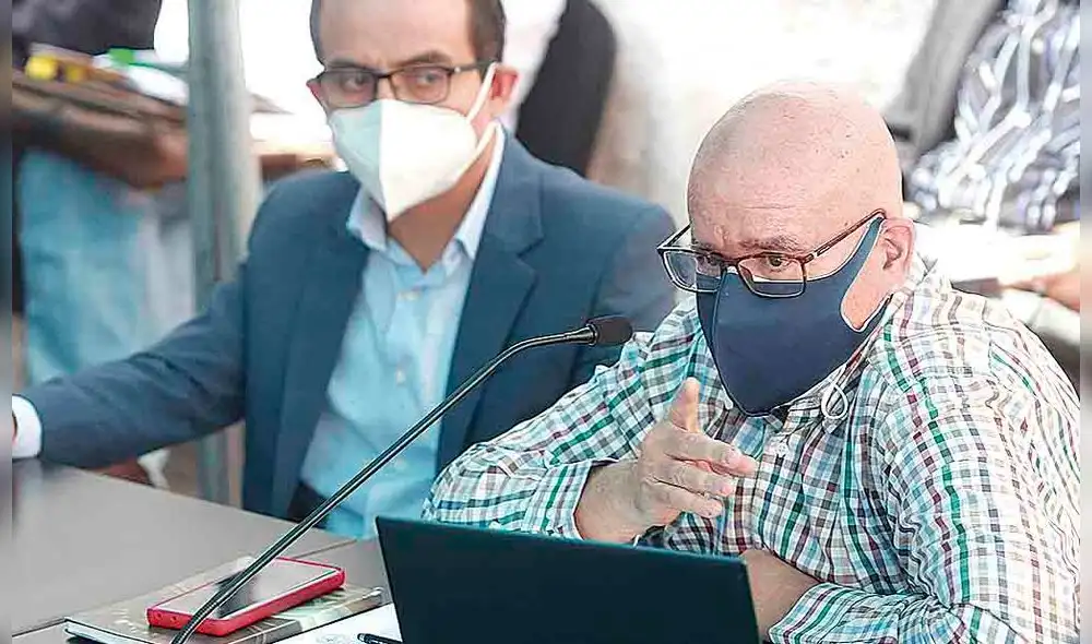 Visita fallida. Joaquín Roura representante de Cobra, en última sesión del Consejo Regional. No tuvo efecto deseado. Foto: La República Visita fallida. Joaquín Roura representante de Cobra, en última sesión del Consejo Regional. No tuvo efecto deseado. Foto: La República