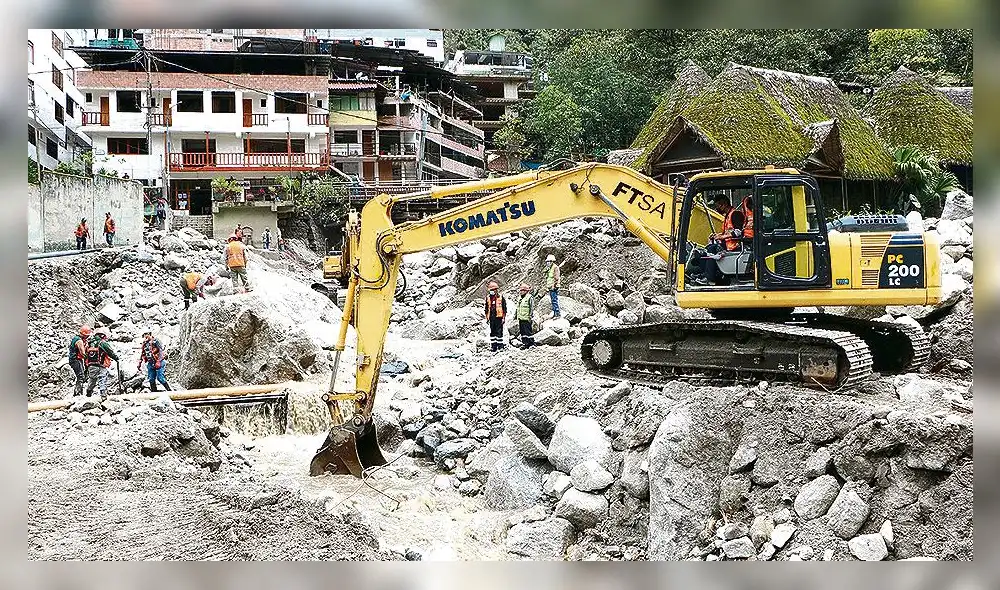 Desastre. Los trabajos de limpieza continúan a seis días del desborde del río Alcamayo. Foto: La República