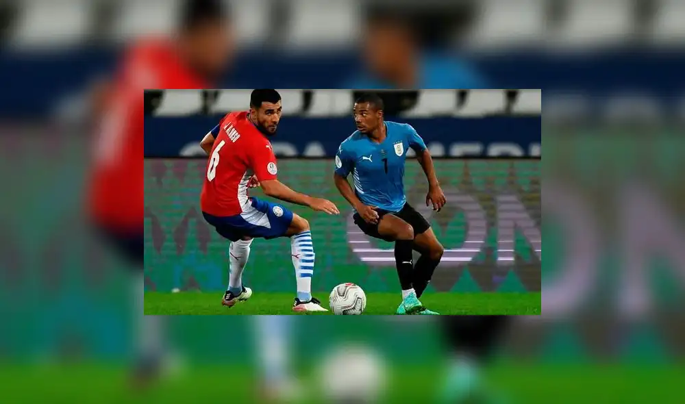 Uruguay visita a Paraguay en Asunción con la sensible baja de Nahitan Nández. Foto: AFP.