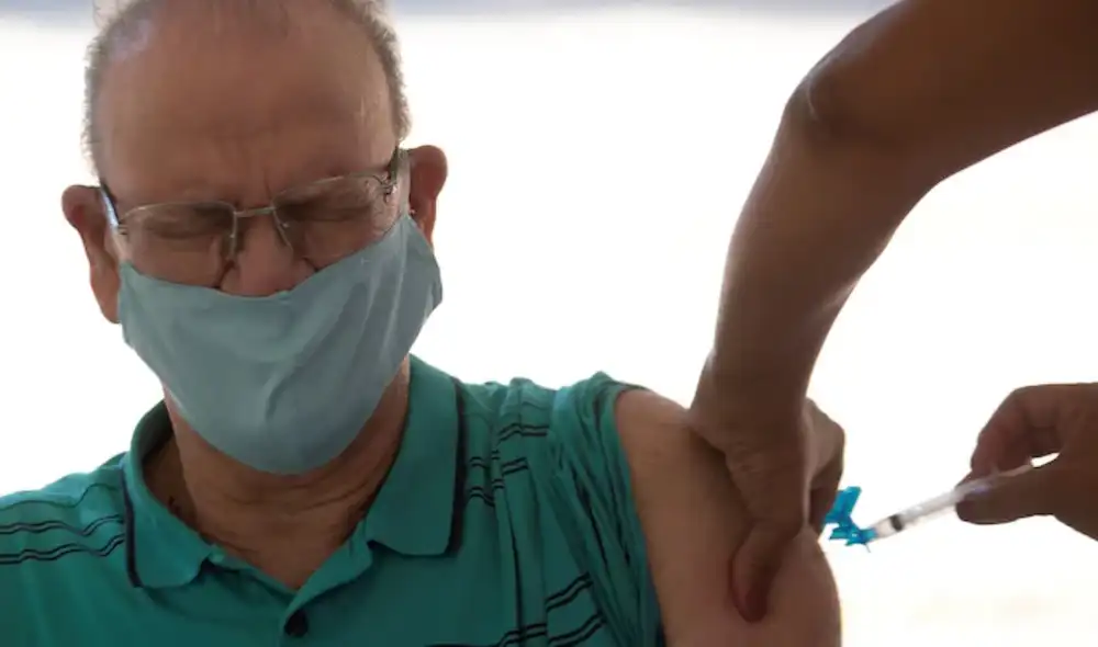 Los autores del estudio recomiendan informar al público sobre el efecto nocebo para así reducir la reticencia a las vacunas contra la COVID-19. Foto: Joedson Alves/EPA-EFE Los autores del estudio recomiendan informar al público sobre el efecto nocebo para así reducir la reticencia a las vacunas contra la COVID-19. Foto: Joedson Alves/EPA-EFE