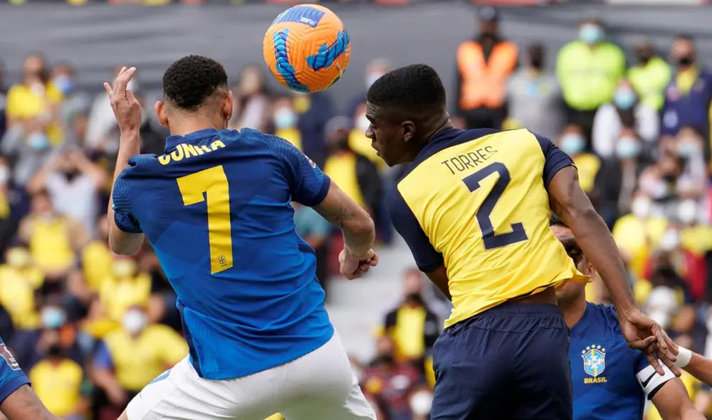 Ambos equipos sufrieron al expulsión de un jugador en la primera parte. Foto: EFE Ambos equipos sufrieron al expulsión de un jugador en la primera parte. Foto: EFE