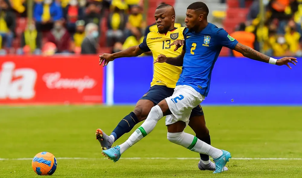 Ambos equipos sufrieron al expulsión de un jugador en la primera parte. Foto: EFE