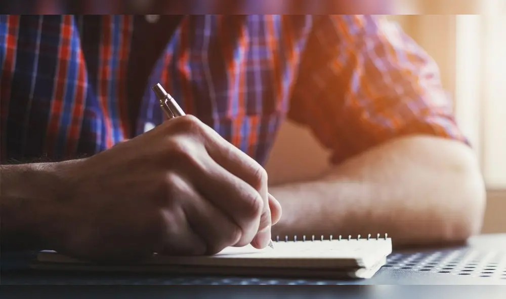 ‘Sobretodo’ y ‘sobre todo’ presentan una gran diferencia a pesar de que su sonido es similar. Foto: tec monterrey ‘Sobretodo’ y ‘sobre todo’ presentan una gran diferencia a pesar de que su sonido es similar. Foto: tec monterrey