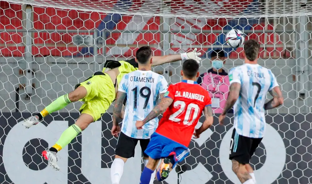La Roja y la Albiceleste protagonizan un apasionante partido en Calama. Foto: EFE