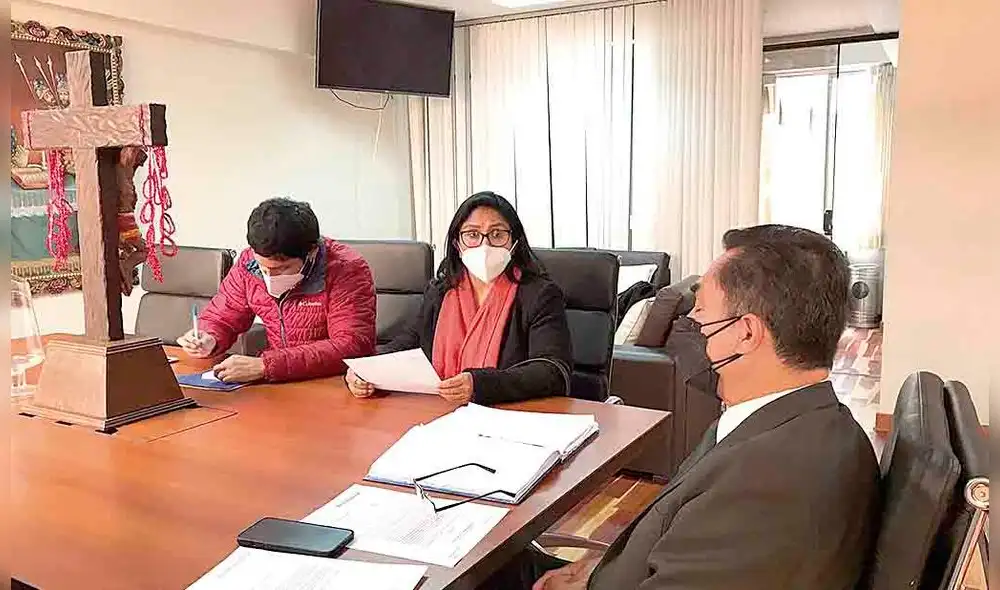 Mesa de trabajo.  Congresista Alex Paredes convocó a reunión para ver riesgos de adenda.