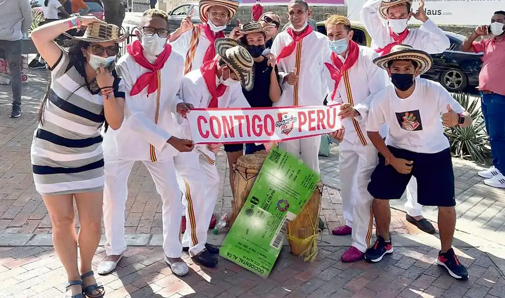 La odisea de la hinchada peruana en tierras cafeteras. Foto: Composición Instagram Pedro Eloy.