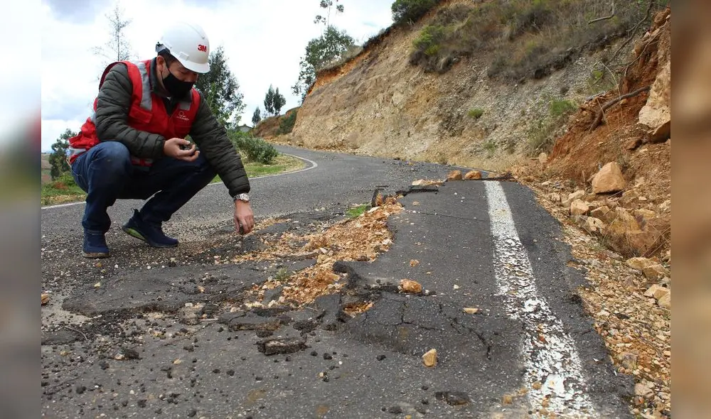 La CGR constató que hay desprendimiento de carpeta asfáltica. Foto: CGR La CGR constató que hay desprendimiento de carpeta asfáltica. Foto: CGR