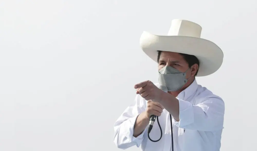 Pedro Castillo felicitó a los dirigidos por Ricardo Gareca tras superar a Colombia. "Fuerza, jóvenes, vamos a seguir ganando", dijo. Foto: Gerardo Marin / La República Pedro Castillo felicitó a los dirigidos por Ricardo Gareca tras superar a Colombia. "Fuerza, jóvenes, vamos a seguir ganando", dijo. Foto: Gerardo Marin / La República