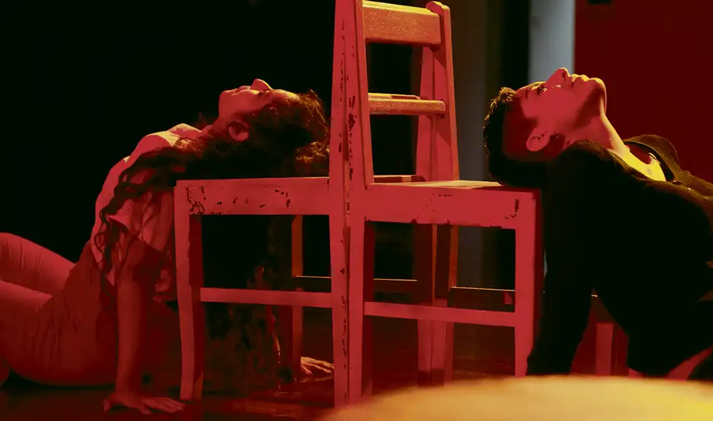 Escena. Edith Rodríguez y Zahori Gonzales encarnan a dos actrices en El otro aplauso. Luciana León les pone la música. Foto: difusión