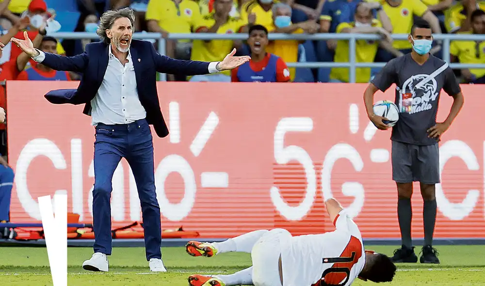 Estratega. El ‘Tigre’ estuvo al ras del campo dando indicaciones durante todo el encuentro. Foto: EFE