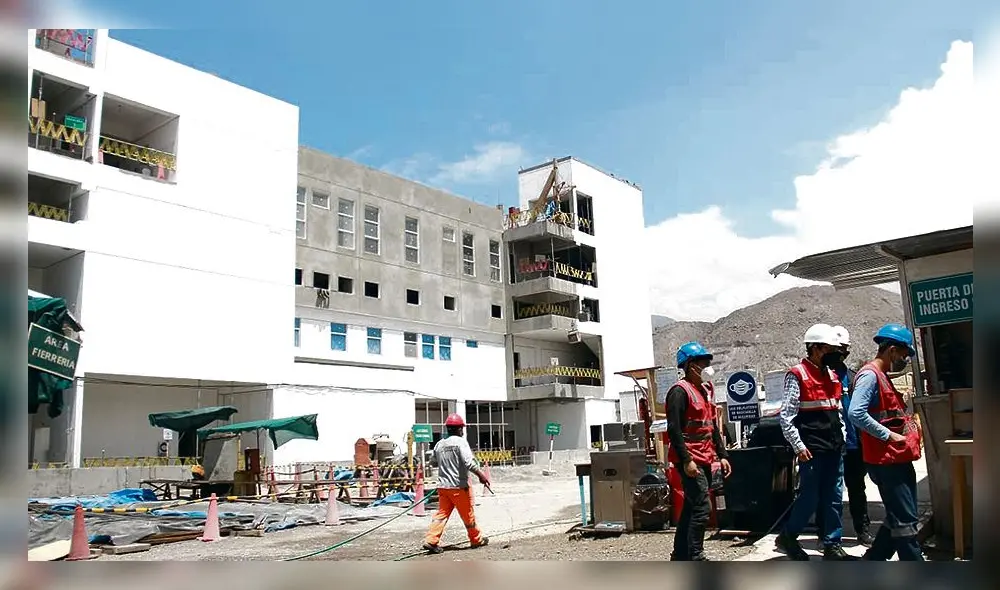 Pendientes.  Gobernadora Kimmerlee Gutiérrez no podrá entregar en su gestión, tres hospitales esperados por Arequipa.