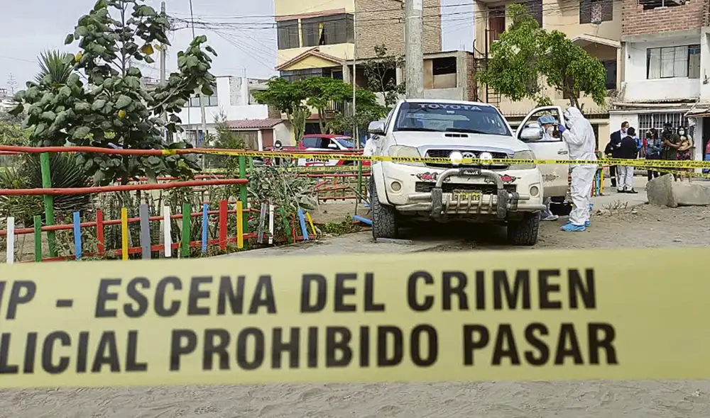 Dolor. De cuatro balazos fue asesinado el empresario Ángel Venancio delante de su esposa e hijo. Ellos iban en esta camioneta. Foto: difusión Dolor. De cuatro balazos fue asesinado el empresario Ángel Venancio delante de su esposa e hijo. Ellos iban en esta camioneta. Foto: difusión