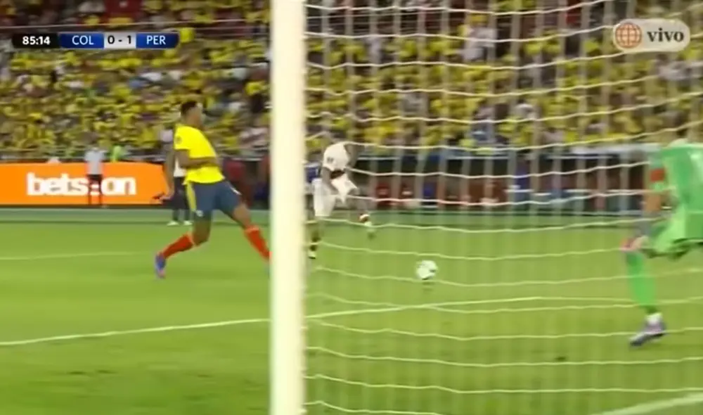 Revive el gol de Edison Flores a ras de cancha. Foto: captura de América TV Revive el gol de Edison Flores a ras de cancha. Foto: captura de América TV