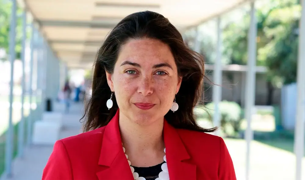 La socióloga Lucía Dammert es hija de Manuel Dammert, congresista peruano por 18 años que inició su trayectoria en el Partido Comunista Revolucionario, y la socióloga Flor Guardia. Foto: Universidad de Santiago de Chile
