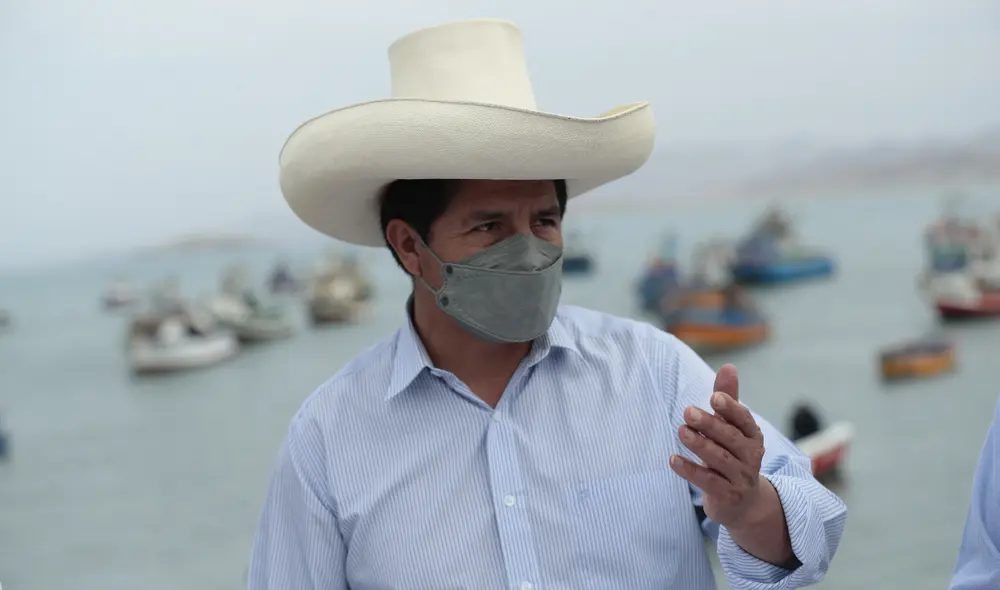 El presidente Pedro Castillo durante la inspección que hizo al puerto de Huarmey este jueves 29, en donde dialogó con pescadores artesanales. Foto: Presidencia El presidente Pedro Castillo durante la inspección que hizo al puerto de Huarmey este jueves 29, en donde dialogó con pescadores artesanales. Foto: Presidencia