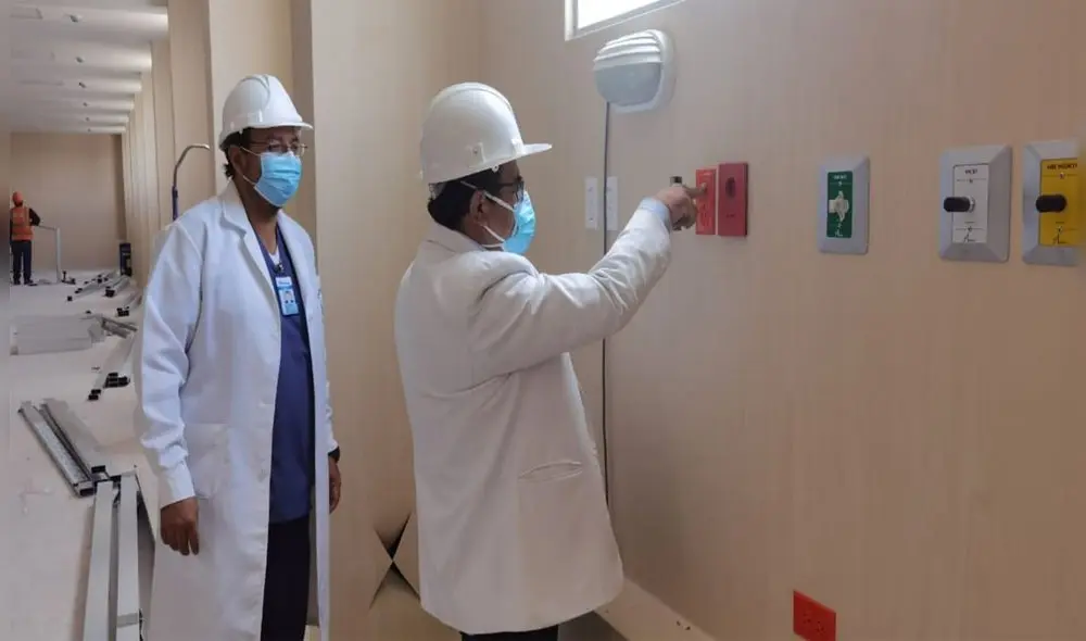 Gerente de Red Asistencial en Arequipa supervisó obras. Foto: EsSalud