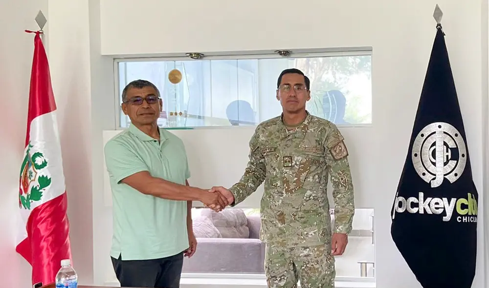 Carlos Burgos Montenegro junto a Henry Acosta Bernuy. Foto: EP Carlos Burgos Montenegro junto a Henry Acosta Bernuy. Foto: EP