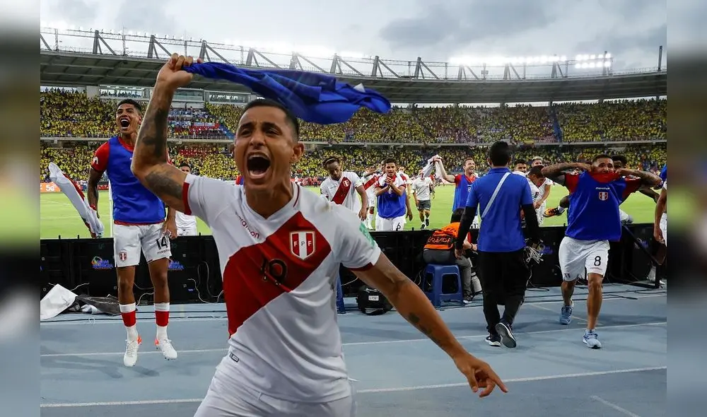El jugador de Perú Yoshimar Yotún celebra al final de un partido de las eliminatorias sudamericanas para el Mundial de Catar 2022 entre Colombia y Perú en Barranquilla (Colombia). EFE/Mauricio Dueñas Castañeda