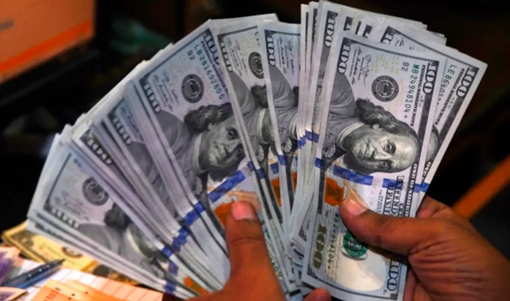 El precio del dólar BCV es la tasa oficial autorizada por el régimen de Nicolás Maduro para contrarrestar el mercado paralelo. Foto: AFP El precio del dólar BCV es la tasa oficial autorizada por el régimen de Nicolás Maduro para contrarrestar el mercado paralelo. Foto: AFP